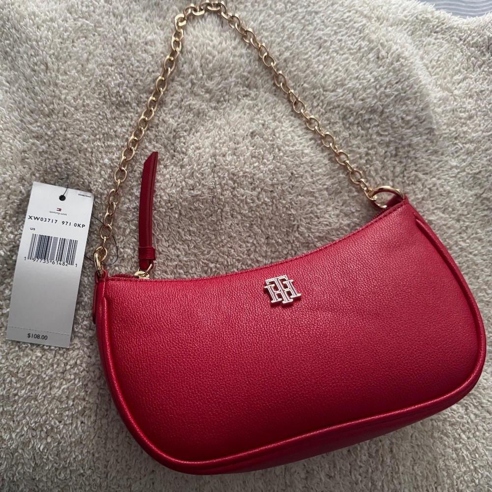tommy hilfiger shoulder bag chain red